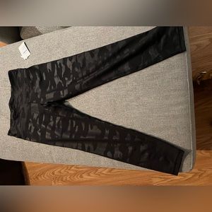 Woman’s Old Navy Elevate Legging